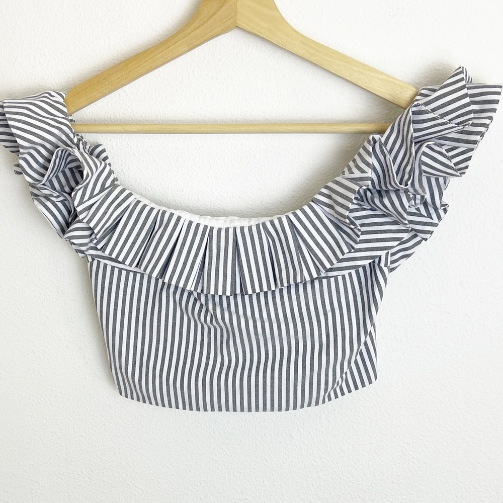 WAYF Anzio Ruffle Off Shoulder cropped top S